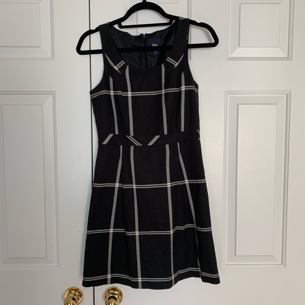 Cute sleeveless plaid dress